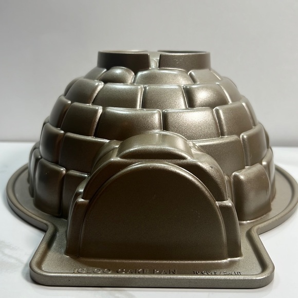 Nordic Ware Igloo Cake Pan - Picture 2 of 8